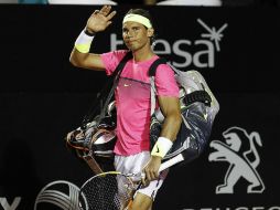 Nadal dice que se siente bien y feliz de estar de regreso en arcilla, sin las molestias que le afectaron en las últimas campañas. EFE / W. Meier