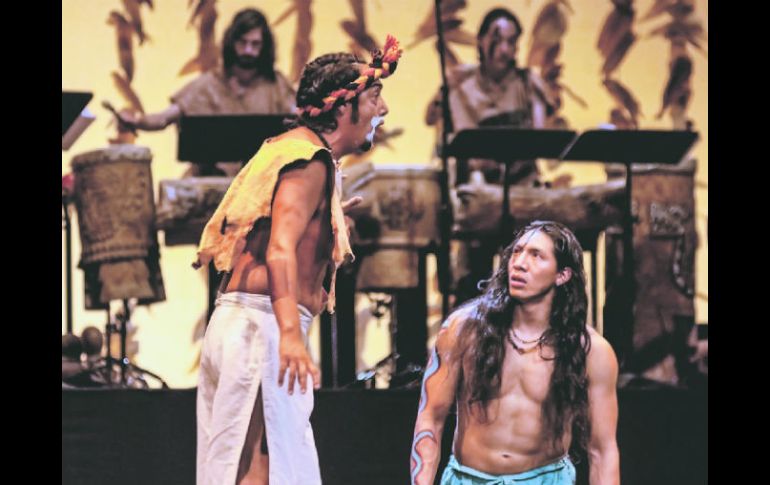 La ópera, original de Gabriel Pareyón, cuenta —en náhuatl— la historia de amor y decepción de Tohuenyo (Ricardo Díaz). ESPECIAL / Producción 'Xochicuicatl cuecuechtli'