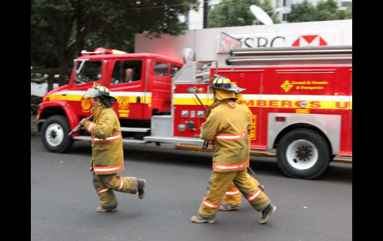 Personal de Bomberos del DF acudió al lugar de forma inmediata. NTX / ARCHIVO