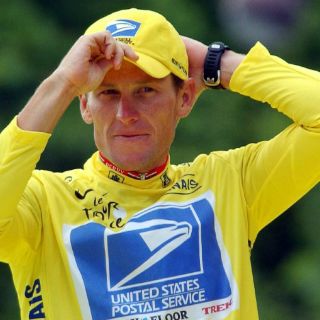 Lance Armstrong se declara culpable por choque
