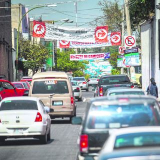 Autos mal estacionados, reto de vías alternas