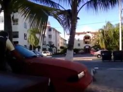 El hombre se enfrentó a tiros con la autoridad mientras se resguardaba en un complejo departamental del municipio de Puerto Vallarta. YOUTUBE / Calibre TV