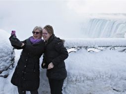 Los turistas han vuelto para deleitarse con el espectáculo por segundo año consecutivo después de varios inviernos templados. AP /