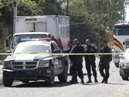 Oficiales de Policía acudieron al cruce de Privada Vidrieros y Periférico, tras el reporte de una agresión a balazos. EL INFORMADOR / ARCHIVO