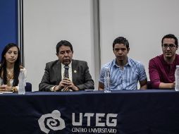 El Maestro José Roque Albín (c-i) rinde su tercer informe de actividades a cargo del centro universitario. EL INFORMADOR / ARCHIVO