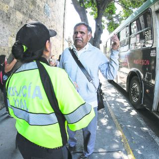 Fluye tránsito en vías alternas; falla aviso en cambio de derroteros de transporte
