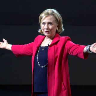 Hillary Clinton recluta a ex asesores de Barack Obama para su campaña