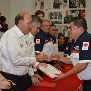 Cruz Roja reconoce a rescatistas por explosión en Cuajimalpa
