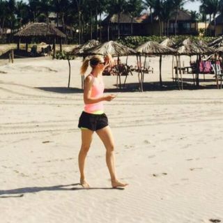 María Sharapova pasea por las playas de Acapulco