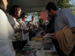Los libros gratis se ofrecen por el camellón de la avenida Chapultepec. EL INFORMADOR / F. Atilano