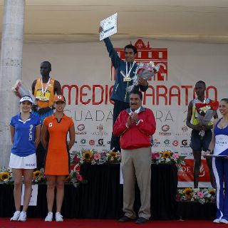 Juan Luis Barrios se lleva el Medio Maratón tapatío