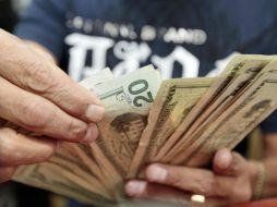 El mínimo a la compra de la divisa estadounidense es de 14.00 pesos EL INFORMADOR / ARCHIVO