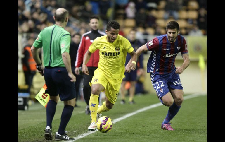 Giovani y sus compañeros aprovecharon bien la caída del Sevilla. EFE / D. Castelló