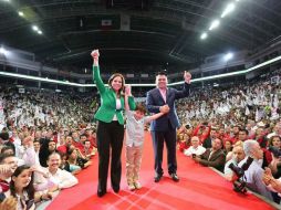 Delegados estatales presentes en la Arena Monterrey avalaron a Ivonne Álvarez para candidata del PRI a la gubernatura del estado. TWITTER / @alvarez_ivonne