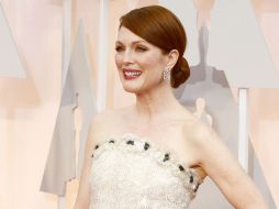 Moore, la gran favorita de la noche para ganar el Oscar por 'Still Alice', se decidió por un Chanel blanco. EFE / M. Nelson