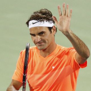 Federer gana fácil en Dubai; Gulbis sufre revés