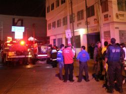 El incendio consume toneladas de medicinas, vendas, alcohol y papelería. SUN / ARCHIVO