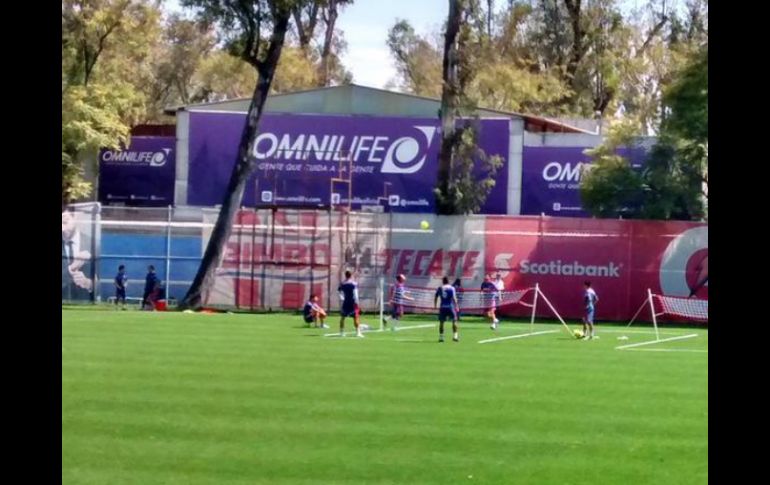 Reyna realizó el ejercicio de tenis-balón en la parte de la práctica que realizaron este lunes. EL INFORMADOR / J. Robles