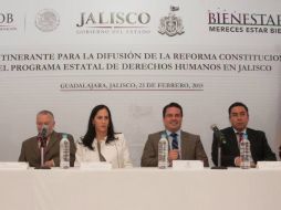 La subsecretaria de Derechos Humanos de la Secretaría de Gobernación (2do Izq) estuvo de visita en Jalisco. TWITTER / @AristotelesSD