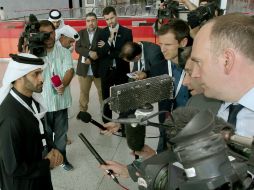 Hassan Al Thawadi (i), el principal impulsor de Qatar para la Copa del Mundo. AFP / STR