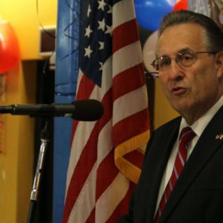 Wayne confía en liberación de medidas a favor de inmigrantes