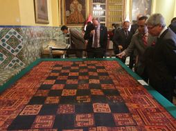 Entre las piezas se encontraba un manto de dos mil años de antiguedad de la cultura preinca robado en 1993. EFE / P. Aguilar