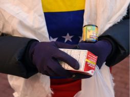 Algunos venezolanos en Estados Unidos han tenido que comprar artículos para enviarlos a sus familiares en Venezuela. EFE / ARCHIVO
