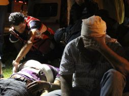 El desalojo de ayer martes a la CETEG en Acapulco causa un enfrentamiento que provoca lesiones a varias personas. EFE / F. Meza