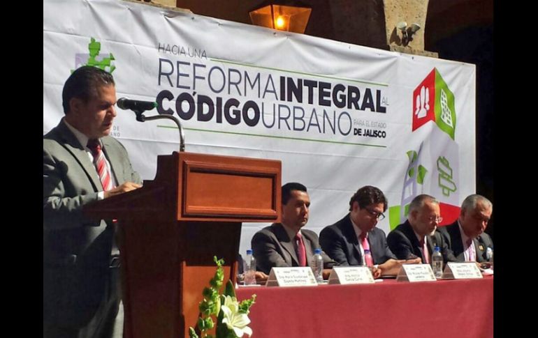 Ahora que concluyeron estas mesas de trabajo, ya se está en condiciones de dictaminar las tres iniciativas. TWITTER / @martinlopc