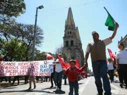 La marcha de los antorchistas partió de los Dos Templos y causó severos problemas a la vialidad en la avenida 16 de septiembre. EL INFORMADOR / A. García