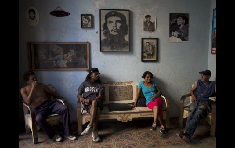 Los sueños de ver productos estadounidenses en las tiendas de La Habana y viajar a Florida se han disipado en la isla. AP / R. Espinosa