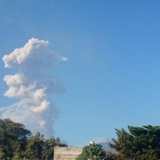 El Volcán de Colima lanza exhalación de tres mil metros