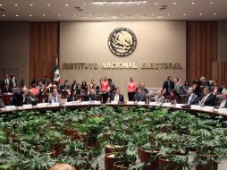 La medida del INE menciona que tiene que abstenerse de incluir nombres, imágenes, voces o símbolos en la propaganda. NTX /