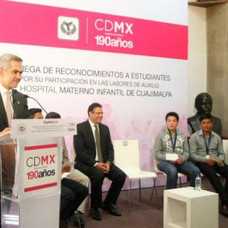 El GDF reconoce a estudiantes que ayudaron en hospital de Cuajimalpa
