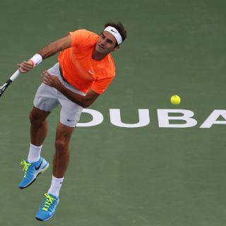 Federer arrasa a Coric y va a la final en Dubai