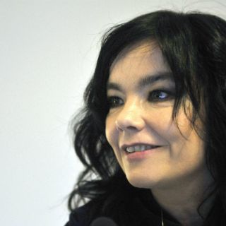 Björk se niega a poner nuevo álbum en portales online