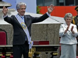 Tabaré Vázquez usando la banda presidencial de Uruguay. AFP / M. Goldman
