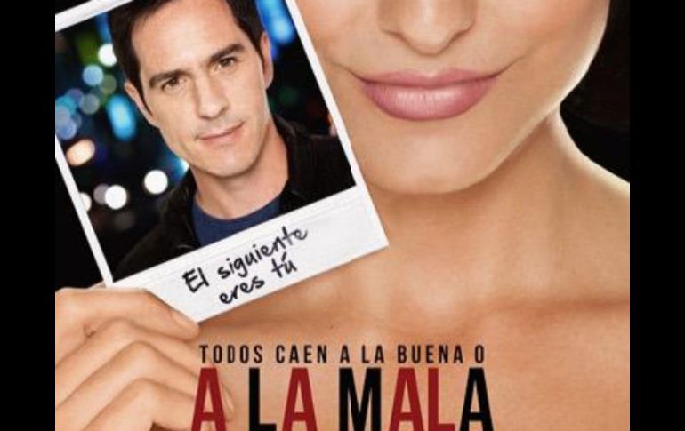 Es la historia de una actriz que se dedica a exponer a los novios infieles, pero termina enamorándose de un exitoso empresario. TWITTER / @AiSlinn_Derbez