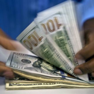 Dólar abre a la venta en 15.23 pesos en bancos del DF