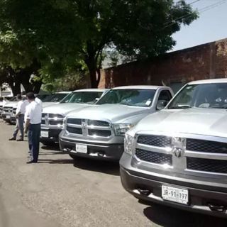 Entregan camionetas para la Policía Investigadora