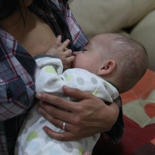 Prolongar lactancia materna previene diabetes y obesidad