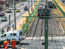 PÍSALE. En promedio, cada dos días un coche queda 'atrapado' por una pluma en los cruces de la Línea 1 del Tren Ligero. EL INFORMADOR / A. Hernández