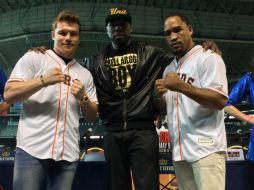 Aqui, Saúl y James posando con el rapero 50 Cent. TWITTER / @GoldenBoyBoxing