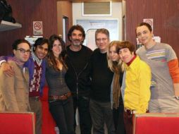 Allen llegó a decir que había trabajado en la serie The Big Bang Theory y compartió una foto para probarlo. TWITTER / @annaallenactriz