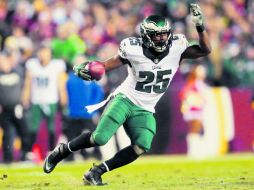 McCoy jugó cinco temporadas con Filadelfia, obtuvo tres nominaciones al Pro Bowl y fue el mejor Jugador Ofensivo de la NFC en 2013. AP / P. Semansky