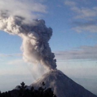 El Volcán de Colima emite exhalación de tres mil metros