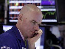 El especialista John O'Hara durante su jornada laboral en Wall Street. AP / R.Drew