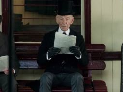 El actor interpreta a un Sherlock Holmes de 93 años de edad. ESPECIAL / Miramax