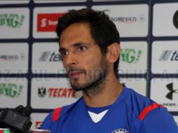 'Me siento contento por empezar a jugar. Una vez que pueda se van a responder las preguntas y las interrogantes', dijo Santa Cruz. TWITTER / @Cruz_Azul_FC
