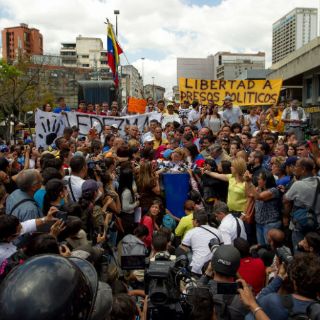Calderón y Zedillo piden diálogo a Maduro